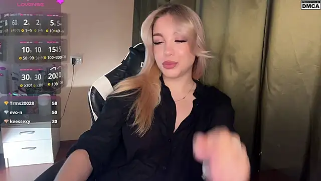 Snapshot of ariashaa chatting on 11-15-25, 04:36 ariashaa online show from 11-15-25, 04:36