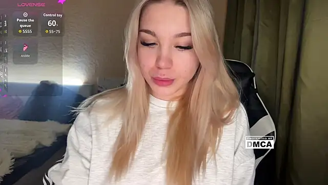 Snapshot of ariashaa chatting on 11-18-25, 05:39 ariashaa online show from 11-18-25, 05:39