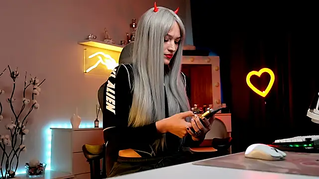 MrsTenderBeast online show from 10-24-25, 04:03