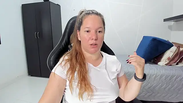 Snapshot of tamy_shine87 chatting on 10-10-25, 12:20 tamy shine87 online show from 10-10-25, 12:20