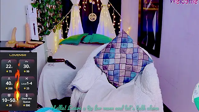 Snapshot of Mommy-pervert chatting on 12-08-24, 10:47 Mommy-pervert online show from 12-08-24, 10:47