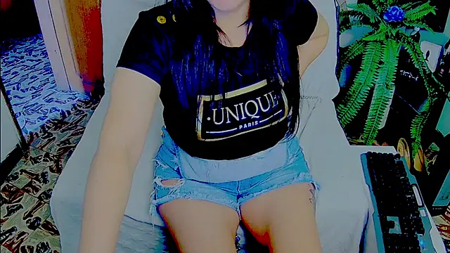 Snapshot of Mommy-pervert chatting on 09-19-25, 08:31 Mommy-pervert online show from 09-19-25, 08:31