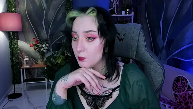 Snapshot of AsheLucker chatting on 10-09-25, 11:03 AsheLucker online show from 10-09-25, 11:03