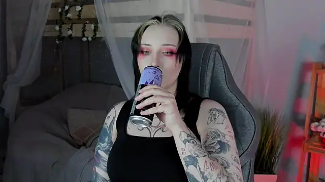 Snapshot of AsheLucker chatting on 11-16-25, 11:21 AsheLucker online show from 11-16-25, 11:21