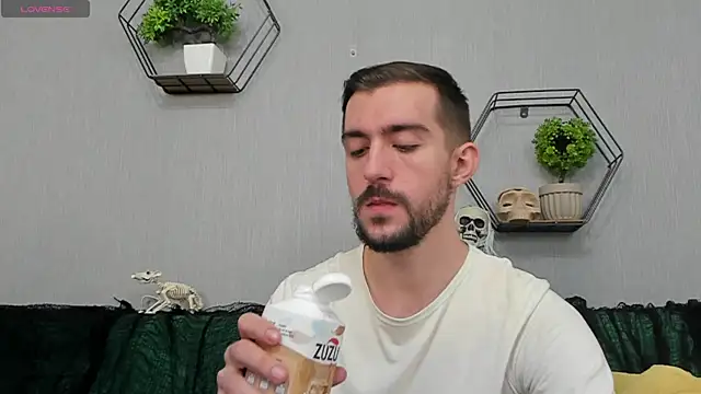 Snapshot of Dylan_Best chatting on 10-13-25, 11:05 Dylan Best online show from 10-13-25, 11:05