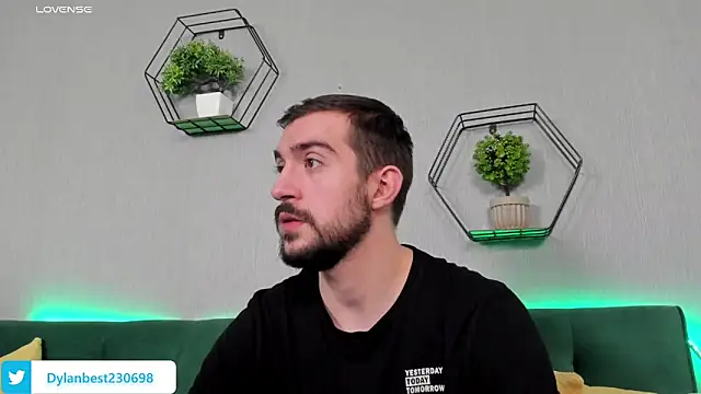 Snapshot of Dylan_Best chatting on 11-05-25, 10:54 Dylan Best online show from 11-05-25, 10:54