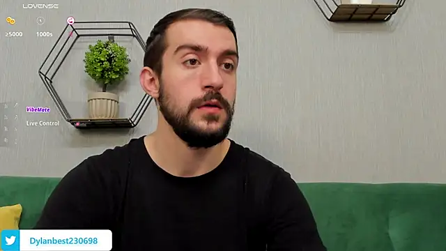 Snapshot of Dylan_Best chatting on 11-17-25, 01:44 Dylan Best online show from 11-17-25, 01:44