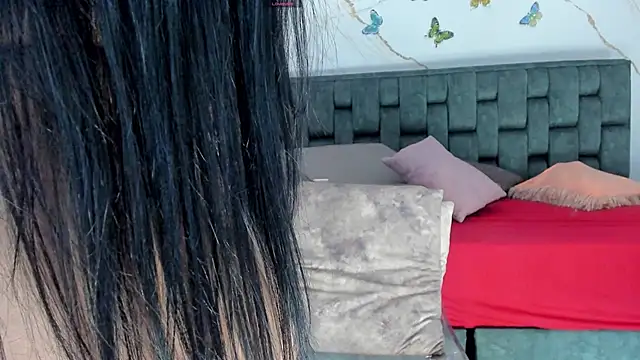 IsiisLovei online show from 02-18-26, 02:13