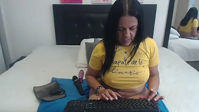 katiehotx online show from 10-24-25, 02:24