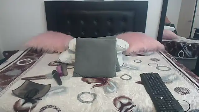 katiehotx online show from 11-08-25, 02:12