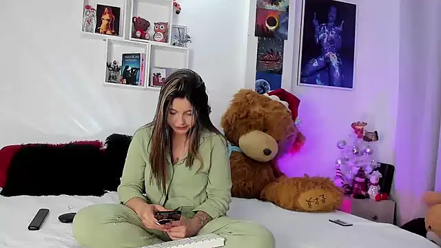 Sarah Jhonson online show from 12-20-24, 10:00