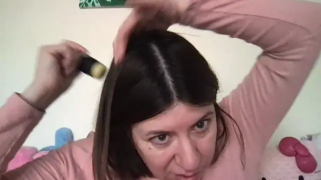 Snapshot of HYPHYtype chatting on 11-25-25, 09:15 HYPHYtype online show from 11-25-25, 09:15