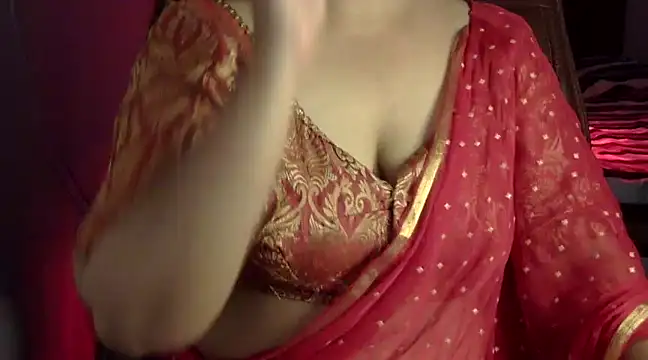 Snapshot of Maalnad_beauty chatting on 03-07-25, 05:49 Maalnad beauty online show from 03-07-25, 05:49