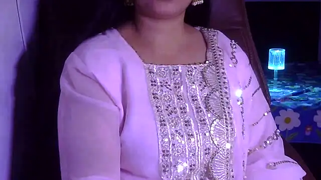 Snapshot of Maalnad_beauty chatting on 09-26-25, 11:36 Maalnad beauty online show from 09-26-25, 11:36