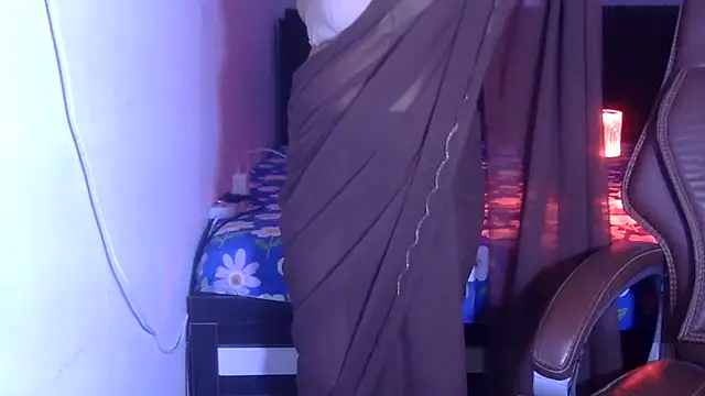 Snapshot of Maalnad_beauty chatting on 10-13-25, 09:48 Maalnad beauty online show from 10-13-25, 09:48