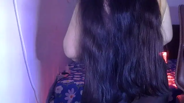 Snapshot of Maalnad_beauty chatting on 10-15-25, 09:53 Maalnad beauty online show from 10-15-25, 09:53