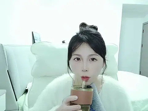 Snapshot of Sunset_glow chatting on 11-25-25, 02:28 Sunset glow online show from 11-25-25, 02:28