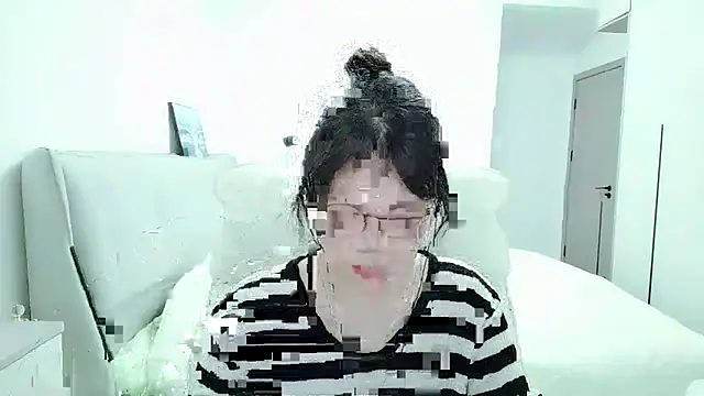 Snapshot of Sunset_glow chatting on 12-19-25, 02:40 Sunset glow online show from 12-19-25, 02:40