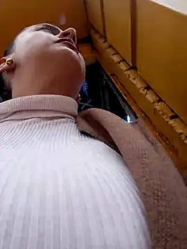 Snapshot of Cherry_1992 chatting on 02-19-25, 03:38 Cherry 1992 online show from 02-19-25, 03:38