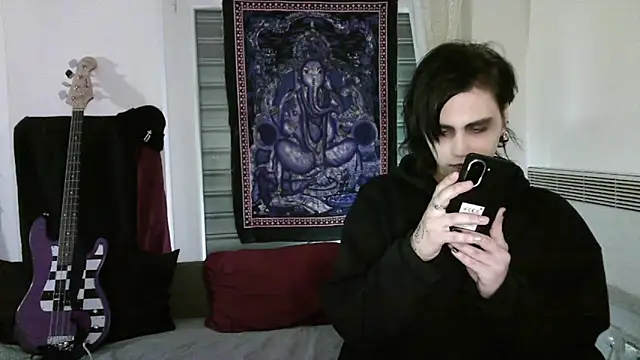 Snapshot of sademobeer chatting on 03-13-26, 01:34 sademobeer online show from 03-13-26, 01:34