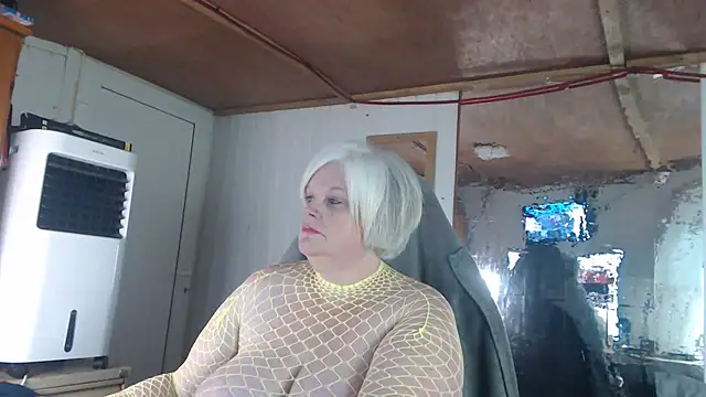 Snapshot of sexychazza16 chatting on 09-24-25, 06:33 sexychazza16 online show from 09-24-25, 06:33