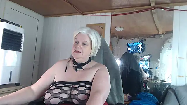 Snapshot of sexychazza16 chatting on 09-25-25, 07:06 sexychazza16 online show from 09-25-25, 07:06