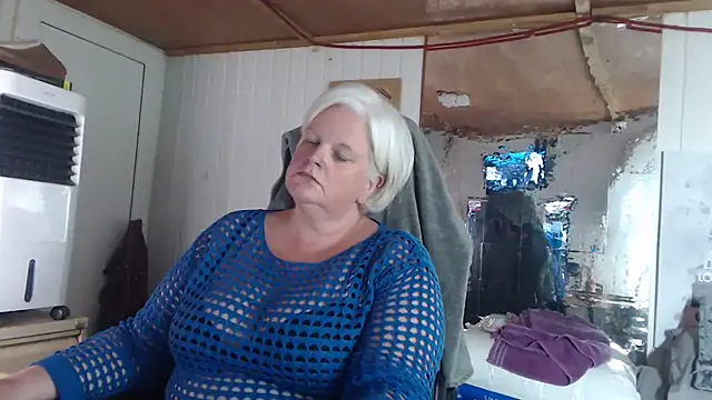 Snapshot of sexychazza16 chatting on 10-06-25, 06:27 sexychazza16 online show from 10-06-25, 06:27