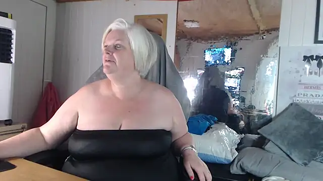 Snapshot of sexychazza16 chatting on 10-11-25, 06:50 sexychazza16 online show from 10-11-25, 06:50