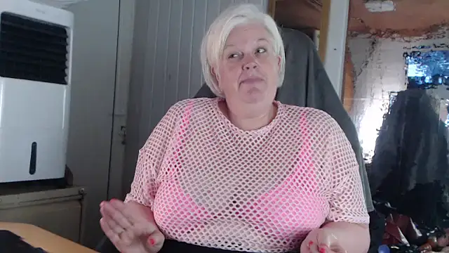 Snapshot of sexychazza16 chatting on 10-15-25, 06:52 sexychazza16 online show from 10-15-25, 06:52