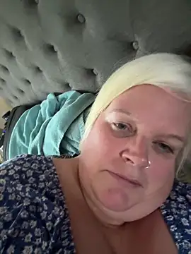 Snapshot of sexychazza16 chatting on 10-24-25, 03:52 sexychazza16 online show from 10-24-25, 03:52