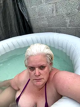 Snapshot of sexychazza16 chatting on 10-25-25, 08:11 sexychazza16 online show from 10-25-25, 08:11