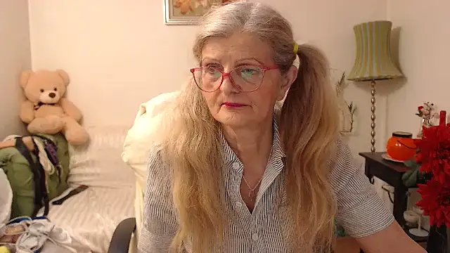 Snapshot of BlairFort chatting on 11-15-25, 02:13 BlairFort online show from 11-15-25, 02:13