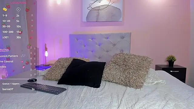 Snapshot of brianathompson chatting on 10-08-25, 07:11 brianathompson online show from 10-08-25, 07:11