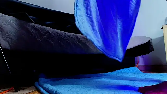 Snapshot of sofi_decker chatting on 10-20-25, 12:05 sofi decker online show from 10-20-25, 12:05