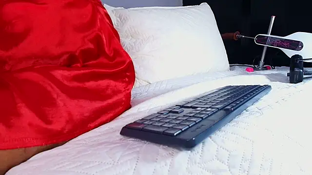 Snapshot of sofi_decker chatting on 11-15-25, 12:13 sofi decker online show from 11-15-25, 12:13