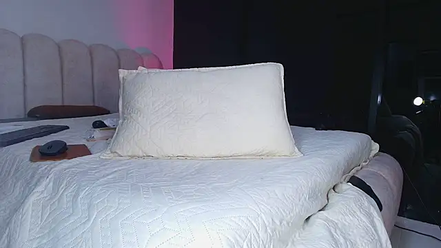 Snapshot of sofi_decker chatting on 11-22-25, 12:15 sofi decker online show from 11-22-25, 12:15