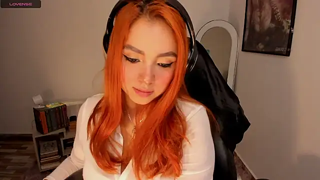 GiaBrooksX online show from 11-27-25, 05:20