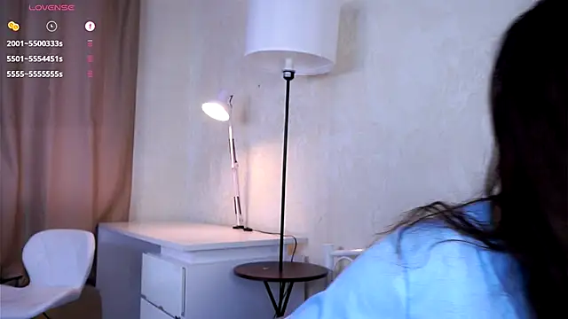 Holla Molly online show from 10-27-25, 05:11