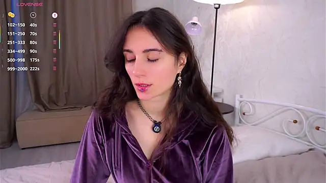 Holla Molly online show from 11-13-25, 05:17