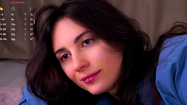 Snapshot of Holla_Molly chatting on 12-14-25, 06:30 Holla Molly online show from 12-14-25, 06:30