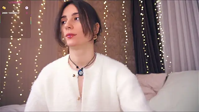 Snapshot of Holla_Molly chatting on 01-18-26, 05:55 Holla Molly online show from 01-18-26, 05:55