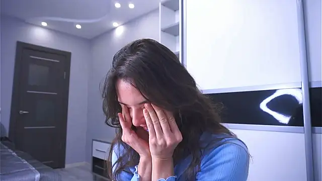 Snapshot of Holla_Molly chatting on 02-04-26, 08:53 Holla Molly online show from 02-04-26, 08:53