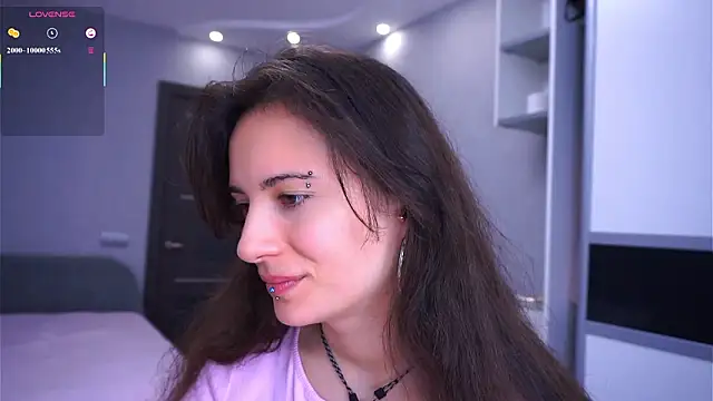 Snapshot of Holla_Molly chatting on 03-18-26, 05:32 Holla Molly online show from 03-18-26, 05:32