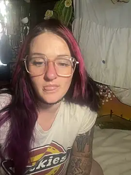 Snapshot of 1-800-FUCKYOU chatting on 01-01-25, 11:07 1-800-FUCKYOU online show from 01-01-25, 11:07