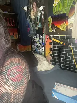 Snapshot of 1-800-FUCKYOU chatting on 01-04-25, 02:56 1-800-FUCKYOU online show from 01-04-25, 02:56