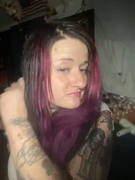 Snapshot of 1-800-FUCKYOU chatting on 01-05-25, 08:54 1-800-FUCKYOU online show from 01-05-25, 08:54