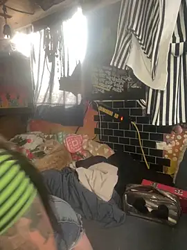 Snapshot of 1-800-FUCKYOU chatting on 01-08-25, 03:19 1-800-FUCKYOU online show from 01-08-25, 03:19