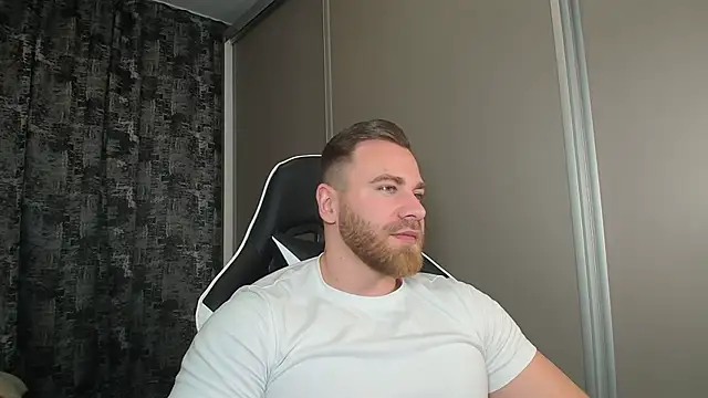 Snapshot of Thori92 chatting on 12-22-24, 07:21 Thori92 online show from 12-22-24, 07:21