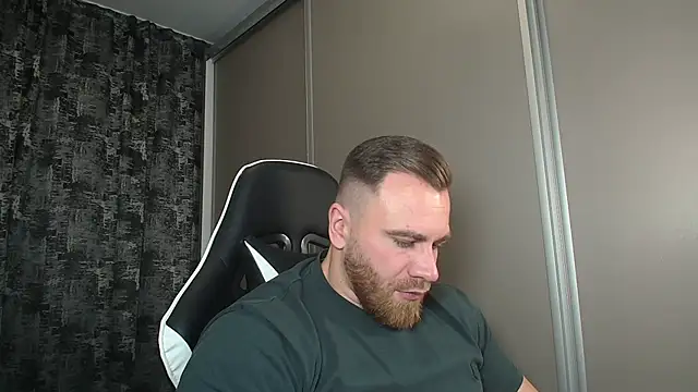 Snapshot of Thori92 chatting on 12-27-24, 06:42 Thori92 online show from 12-27-24, 06:42