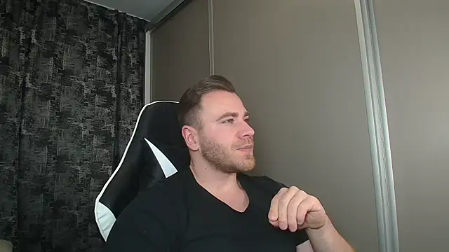 Snapshot of Thori92 chatting on 01-05-25, 04:59 Thori92 online show from 01-05-25, 04:59